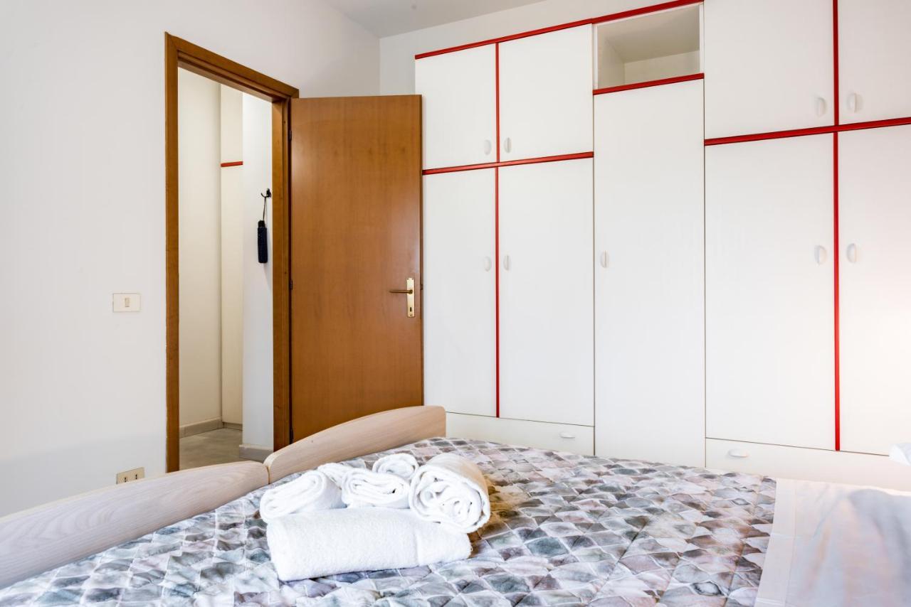 Luni Mare Modern Balcony Flat Apartment มาริเนลลา ดิ ซาร์ซานา ภายนอก รูปภาพ