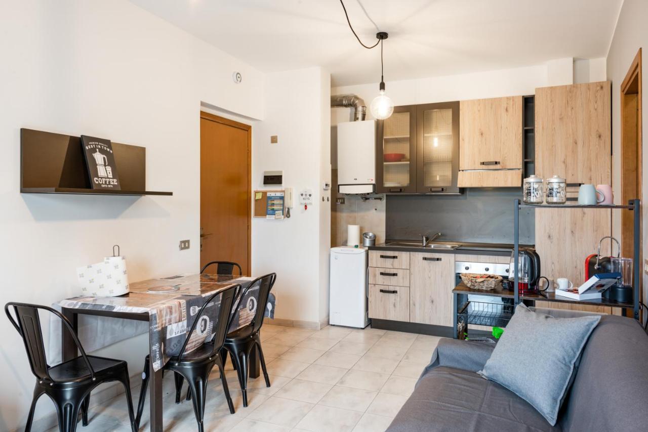 Luni Mare Modern Balcony Flat Apartment มาริเนลลา ดิ ซาร์ซานา ภายนอก รูปภาพ