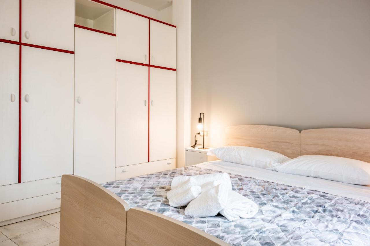 Luni Mare Modern Balcony Flat Apartment มาริเนลลา ดิ ซาร์ซานา ภายนอก รูปภาพ